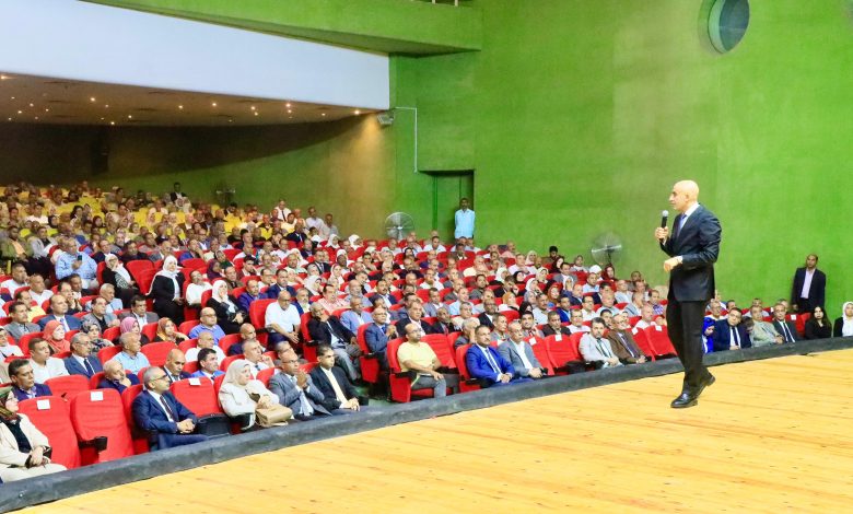 استعداداً للعام الدراسي الجديد …وزير التعليم يلتقى مديرى مدارس الثانوى