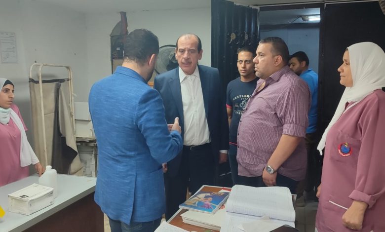 د.عمرو قنديل نائب وزير الصحة والسكان أثناء جولة مفاجئة لمستشفى أم المصريين