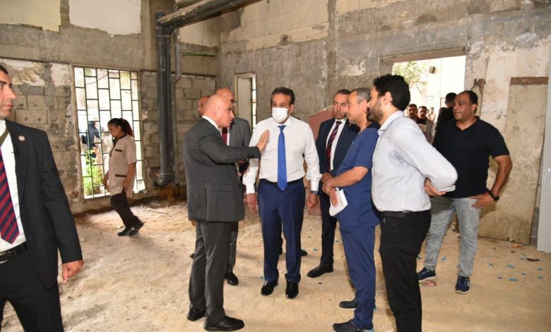 وزير الصحة خلال جولة مفاجئة لمستشفى الأهرام التخصصى