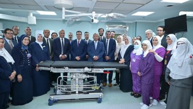 صورة رئيس جامعة القاهرة يفتتح غرف العمليات ومحطة الغازات بمستشفى طوارئ “قصر العيني”