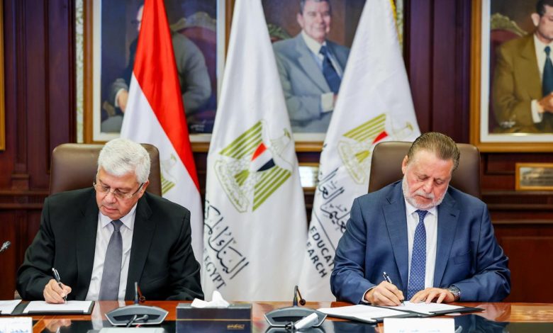 محافظ البنك المركزي ووزير التعليم العالي يوقعان بروتوكولي تعاون لدعم المنح الجامعية للطلاب المتفوقين وغير القادرين