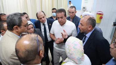 صورة وزير الصحة يتفقد مستشفى “قفط” التخصصي