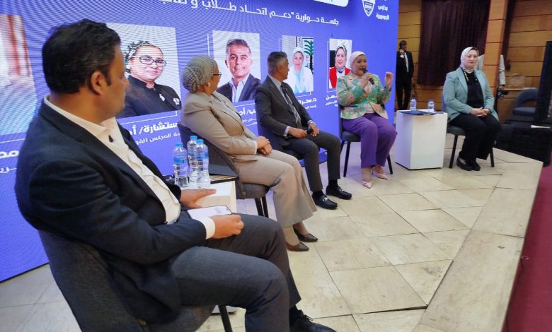 الدكتورة سحر السنباطي خلال فاعليات المعسكر التدريبي اتحاد طلاب وطالبات مدارس الجمهورية