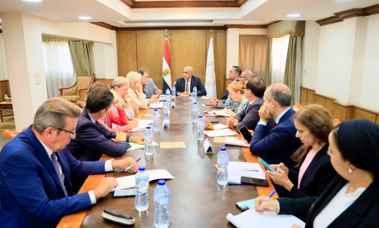 وزير التربية والتعليم يبحث مع وفد لجنة التعليم والثقافة بمجلس الشيوخ الفرنسي تعزيز التعاون