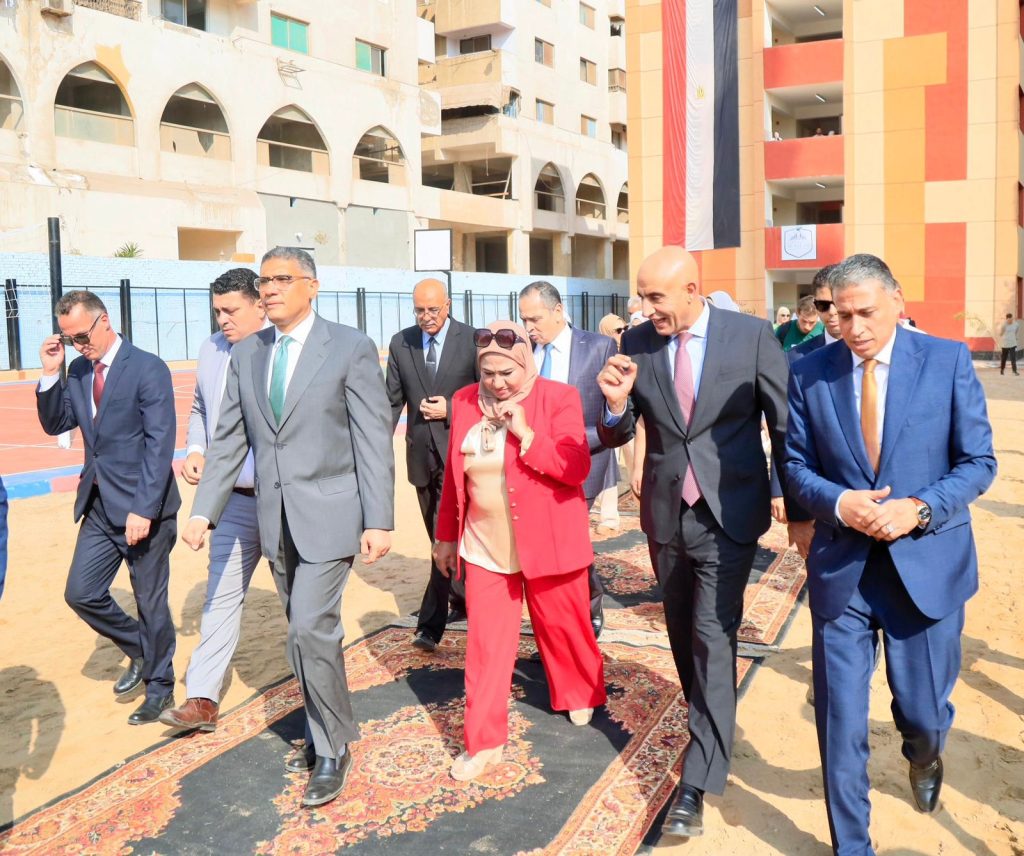 استعدادا للعام الدراسي..وزير التربية والتعليم ومحافظ الجيزة يفتتحان 3 مدارس جديدة بالجيزة 