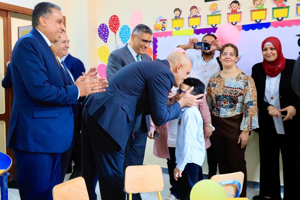 استعدادا للعام الدراسي..وزير التربية والتعليم ومحافظ الجيزة يفتتحان 3 مدارس جديدة بالجيزة 