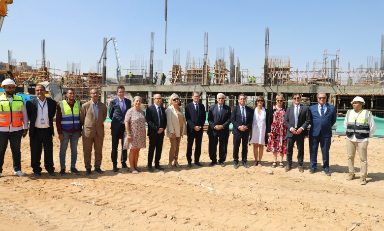 وزير التعليم العالي يبحث مع وفد فرنسي تعزيز التعاون الأكاديمي والبحثي