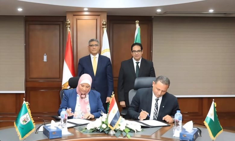 جامعة القاهرة ومحافظة الجيزة توقعان بروتوكولًا لتعقيم الكلاب الضالة