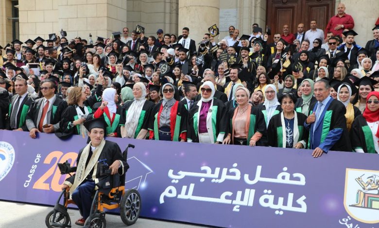 "إعلام القاهرة"تحتفل بتخريج دفعة "اليوبيل الذهبي"