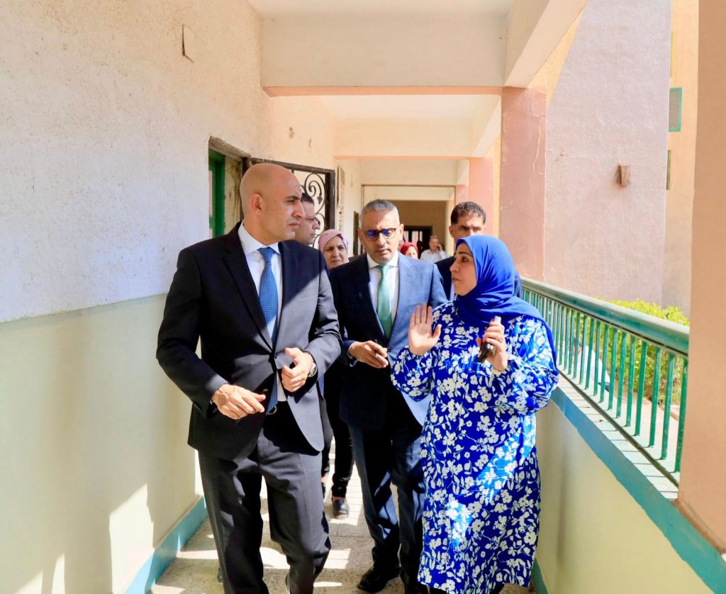وزير التربية والتعليم يتفقد عددا من مدارس الشرقية