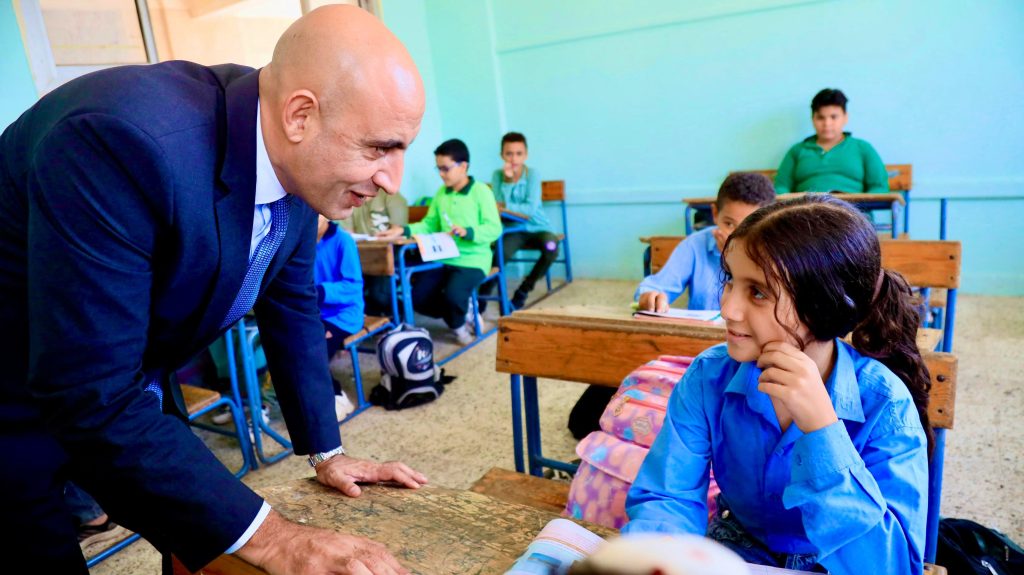 وزير التربية والتعليم يتفقد عددا من مدارس الشرقية