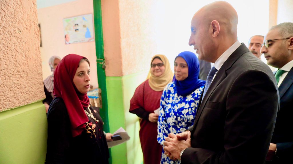 وزير التربية والتعليم يتفقد عددا من مدارس الشرقية