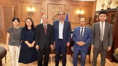 صورة زيارة صينية رفيعة المستوى لجامعة بورسعيد تتوج بتبادل الهدايا التذكارية