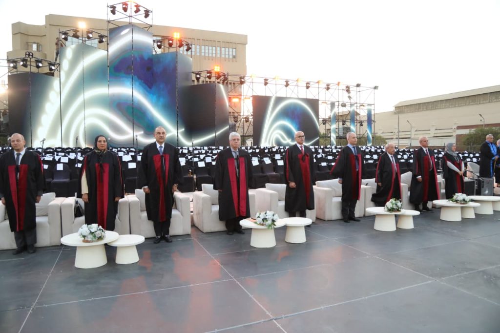 تكريم أوائل "هندسة عين شمس" بحضور نخبة من القيادات والوزراء