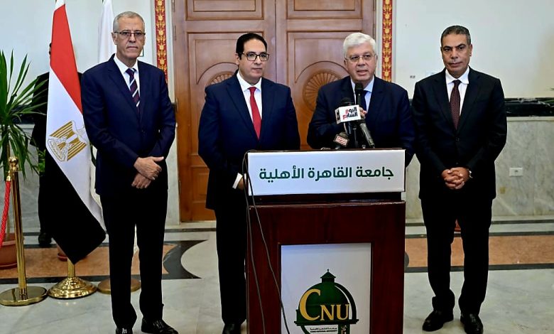 وزير التعليم العالي يطلق شارة بدء العام الدراسي الجديد من داخل "جامعة القاهرة الأهلية"