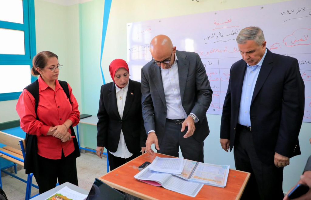 وزير التعليم ومحافظ الاسكندرية يفتتحان مدرسة "الشهيد محمد صبحي" بالأسكندرية 