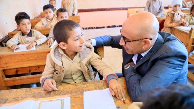 صورة وزير التعليم يتابع تطبيقات “كيريو” من داخل مدارس الفيوم