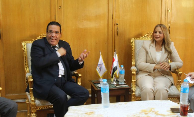 الأستاذة الدكتورة حنان كامل تستقبل عميدة كلية الآداب بجامعة عين شمس الدكتور محمود زين مدير قطاع ريادة الأعمال بـجهاز تنمية المشروعات المتوسطة والصغيرة ومتناهية الصغر