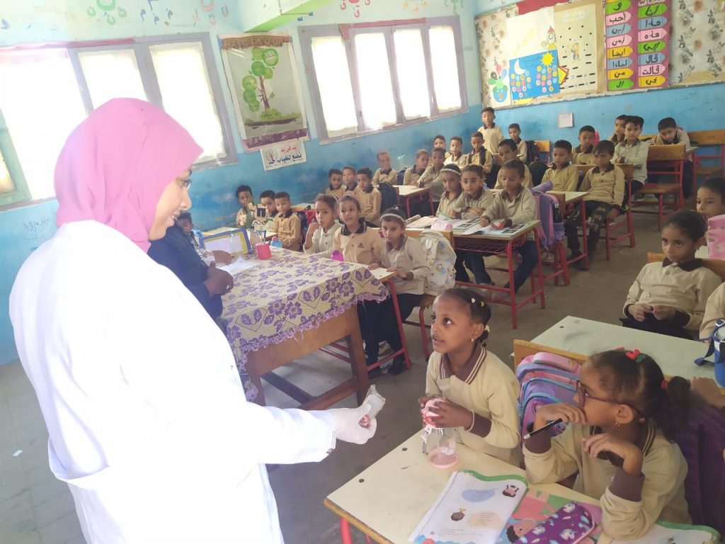 د.هالة عبد السلام ووكيل وزارة التعليم بالجيزة يتفقدان مدارس إدارة الدقي 