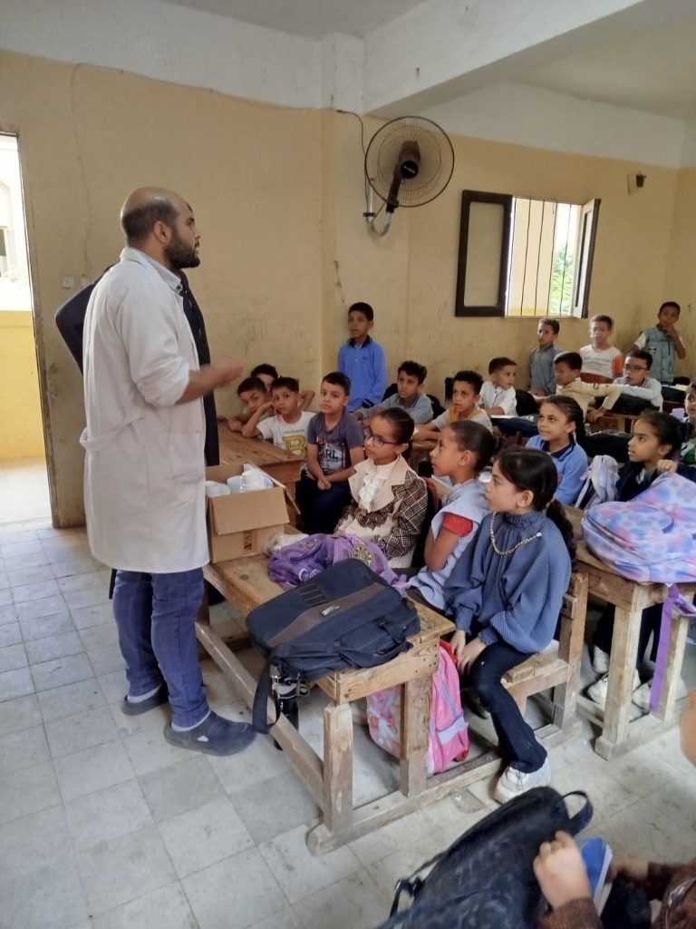 د.هالة عبد السلام ووكيل وزارة التعليم بالجيزة يتفقدان مدارس إدارة الدقي 