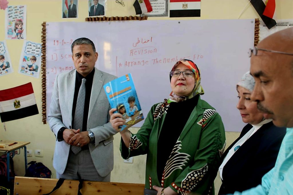 د.هالة عبد السلام ووكيل وزارة التعليم بالجيزة يتفقدان مدارس إدارة الدقي 