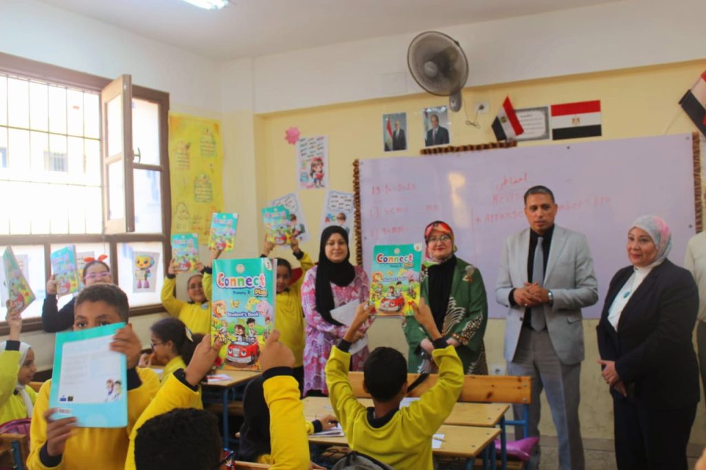 د.هالة عبد السلام ووكيل وزارة التعليم بالجيزة يتفقدان مدارس إدارة الدقي 