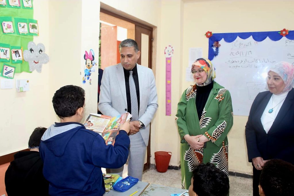 د.هالة عبد السلام ووكيل وزارة التعليم بالجيزة يتفقدان مدارس إدارة الدقي 