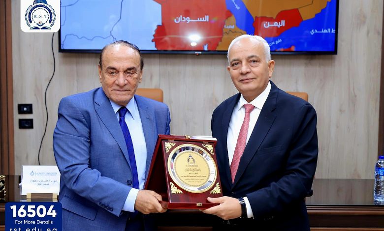 رئيس جامعة الريادة يكرم اللواء سمير فرج فى ذكرى احتفالات أكتوبر 52