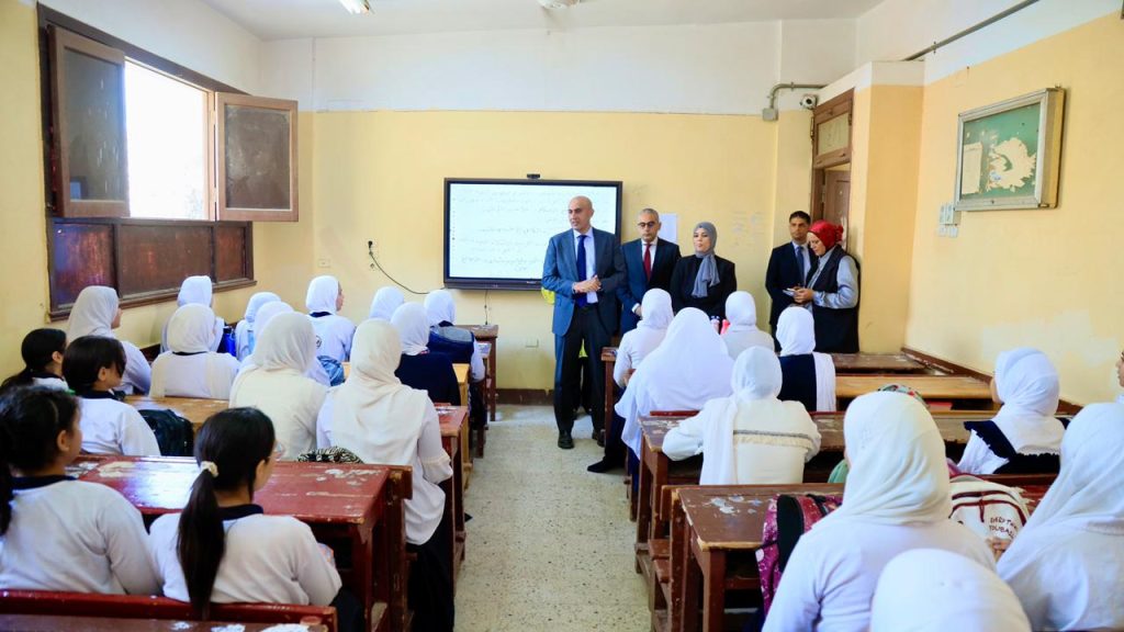 جولة وزير التعليم داخل مدارس سوهاج 