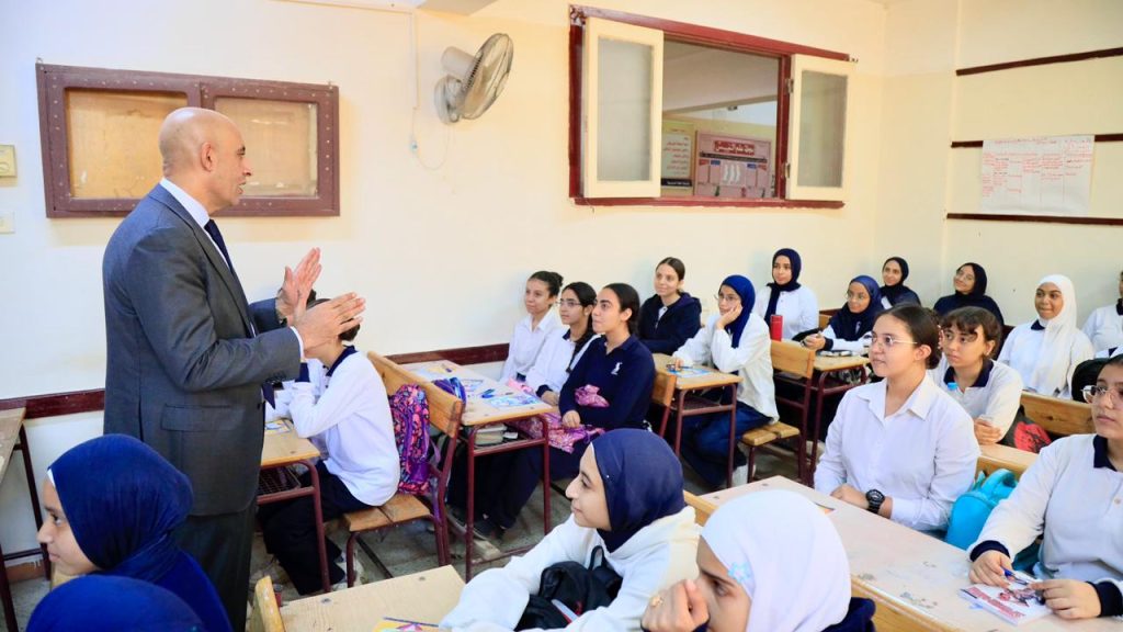 جولة وزير التعليم داخل مدارس سوهاج 