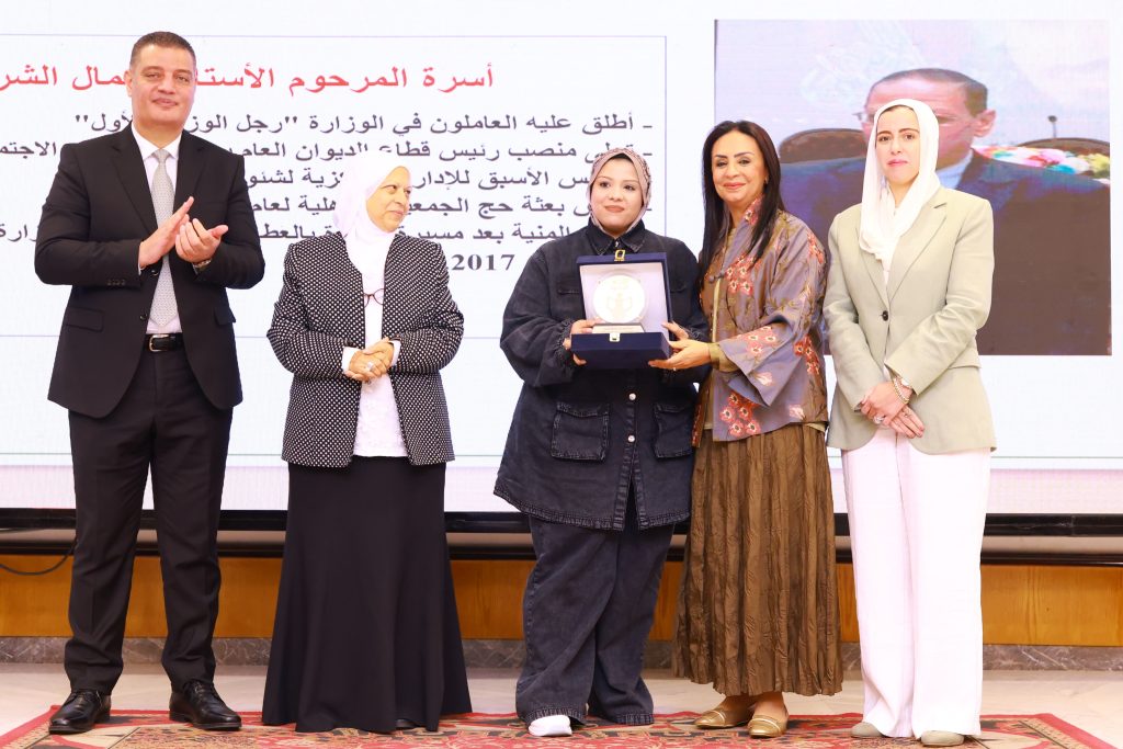 وزيرة التضامن تشهد احتفالية "الأب القدوة"