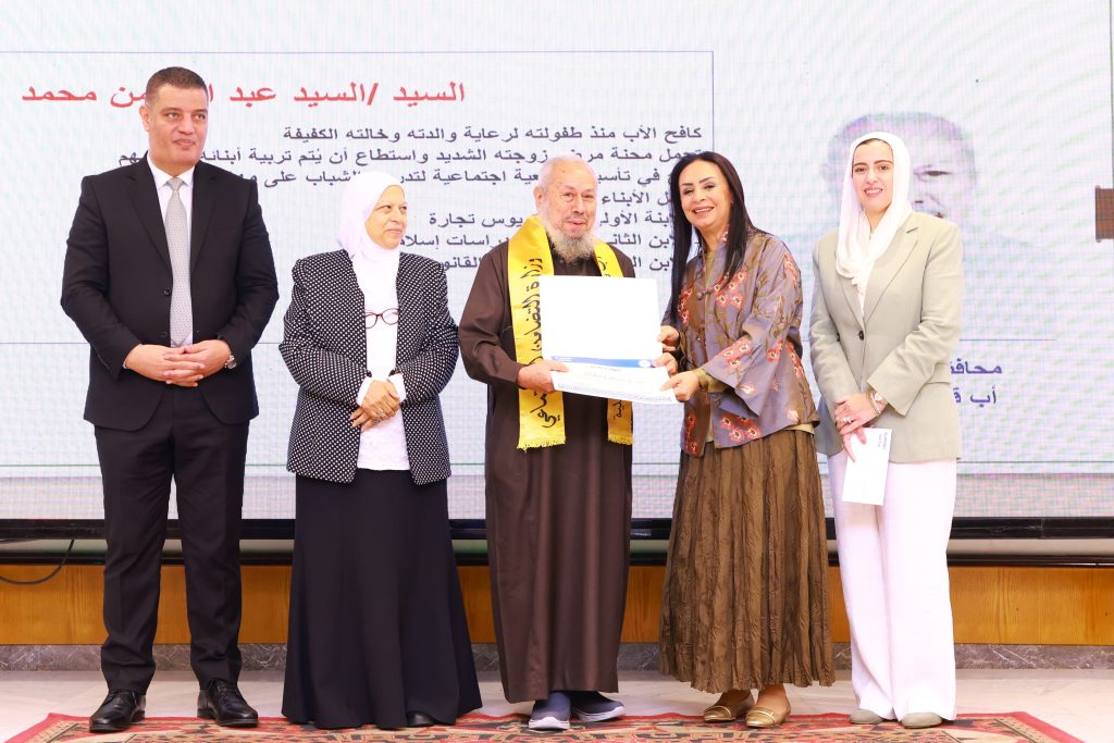 وزيرة التضامن تشهد احتفالية "الأب القدوة"