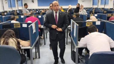 صورة عميد طب “قصر العيني” يتفقد لجان امتحانات الدكتوراه