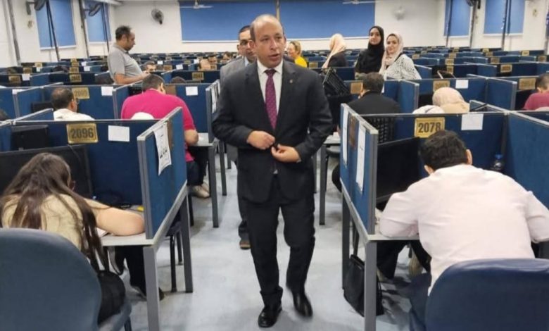 عميد طب قصر العيني يتفقد لجان امتحانات الدكتوراه