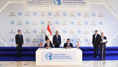 صورة على هامش المؤتمر الدولي للسكان ..توقيع مذكرة تفاهم مع “لاتفيا”