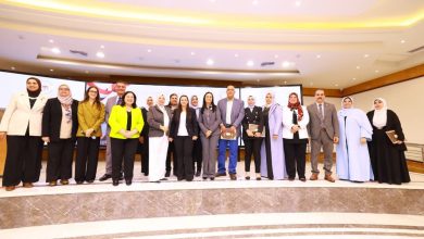 صورة بالفيديو.. مشرفة قبطية تفوز برحلة عمرة وتُهديها لزميلتها المسلمة