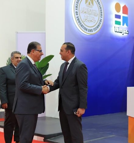 السفير نبيل حبشي نائب وزير الخارجية والهجرة وشئون المصريين بالخارج والدكتور أحمد ضاهر نائب وزير التربية والتعليم والتعليم الفني يتفقدان معرض 'Cairo ICT"