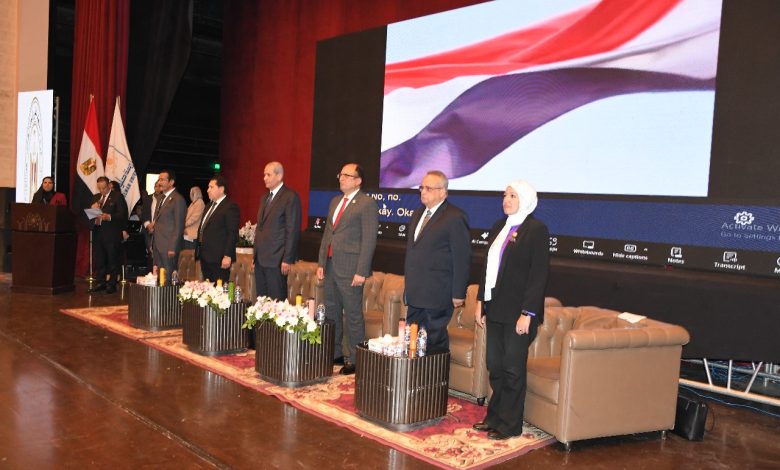 الدكتور السيد قنديل رئيس جامعة حلوان يفتتح فعاليات المؤتمر العلمي الثاني والعشرين والدولي الخامس لكلية التربية