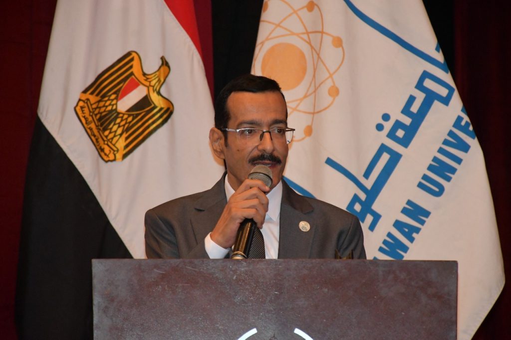 الدكتور حسام حمدي عميد كلية التربية