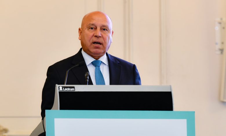 الفريق كامل الوزير نائب رئيس مجلس الوزراء ووزير الصناعة والنقل