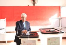صورة وزير التعليم العالي يُدلي بصوته في انتخابات مجلس النواب