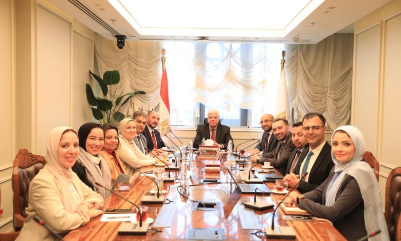 وزير التعليم العالي يبحث التعاون مع “أسترازينيكا” في تشخيص وعلاج الأمراض النادرة للأطفال