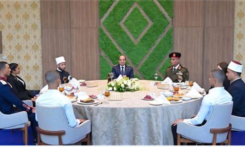 الرئيس "السيسي" يشيد بوعي وثقافة طلاب جامعة القاهرة