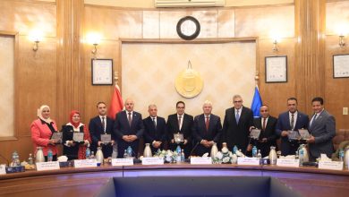 صورة وزير التعليم العالي يحتفي بجامعات مصر  “الصديقة للبيئة”