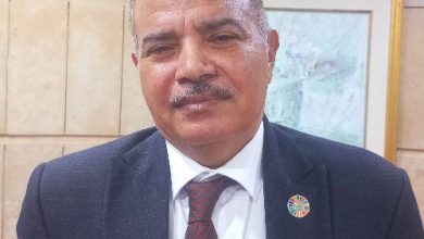 صورة عميد كلية الاقتصاد المنزلي بحلوان يوضح دور الذكاء الاصطناعي فى تعزيز الإنتاجية الزراعية