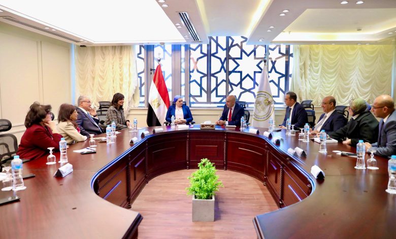 وزير التعليم يبحث آليات اطلاق حملة «طفل متوازن.. مجتمع متماسك»