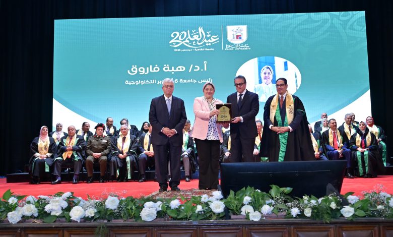 وزير التعليم العالي يكرم رئيس جامعة 6 أكتوبر التكنولوجية في احتفالية عيد العلم بجامعة القاهرة