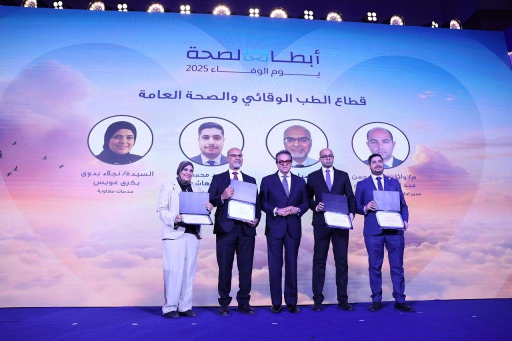 تكرّيم (أبطال الصحة) خلال احتفالية «يوم الوفاء»