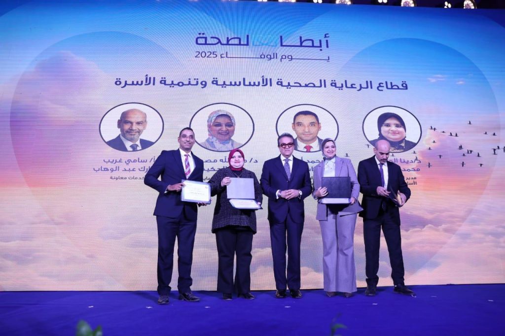 تكرّيم (أبطال الصحة) خلال احتفالية «يوم الوفاء»