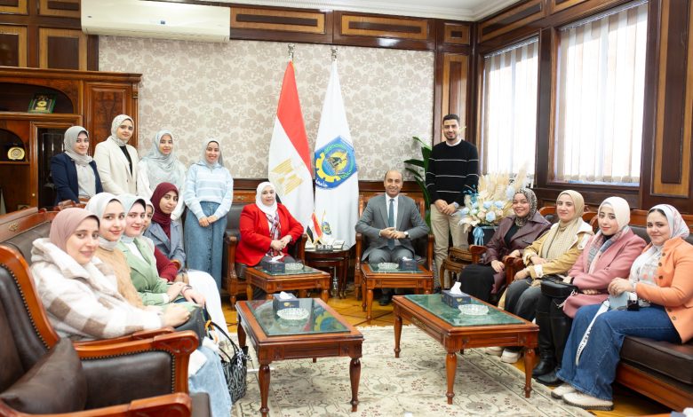 رئيس جامعة دمنهور يهنئ 14 معيدًا جديدًا بكلية العلوم
